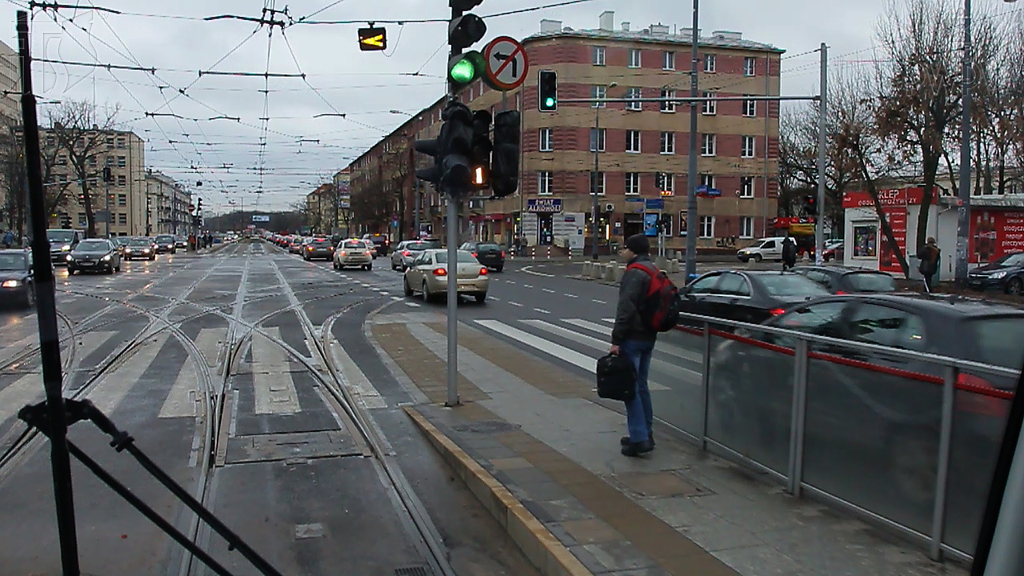 Sytuacja drogowa do pytania 2519 — Czy w tej sytuacji wolno Ci skręcić w lewo?