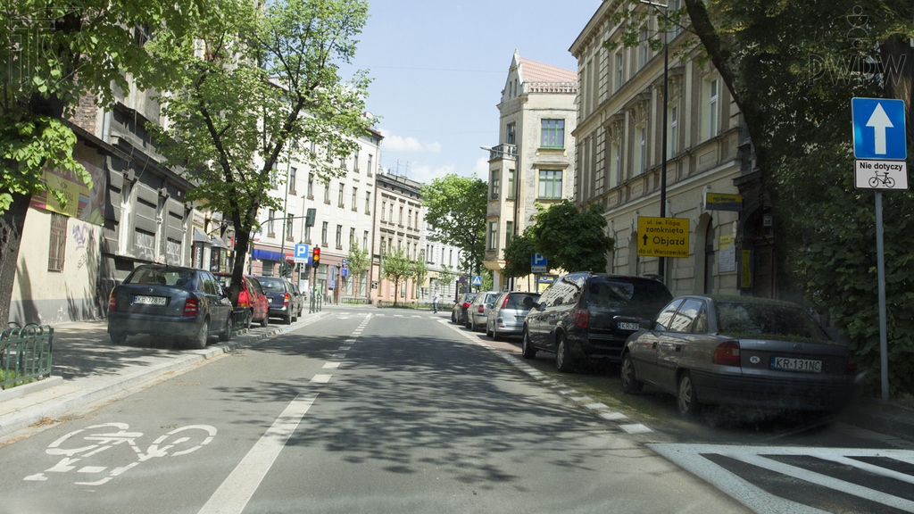 Sytuacja drogowa do pytania 589 — Czy na tej drodze możesz spodziewać się rowerzystów nadjeżdżających z przeciwka?