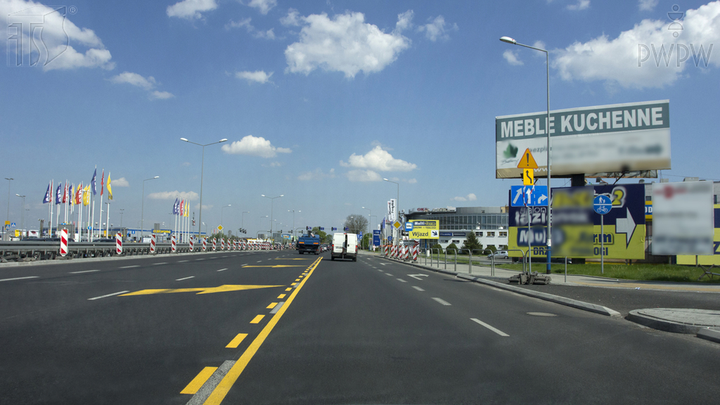 Sytuacja drogowa do pytania 591 — Czy w tej sytuacji wolno Ci wjechać na pas ruchu po lewej stronie?